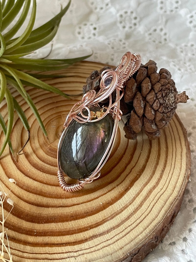 珍飾 － 紫光拉長石金屬繞線吊墜 - 項鍊 - 水晶 