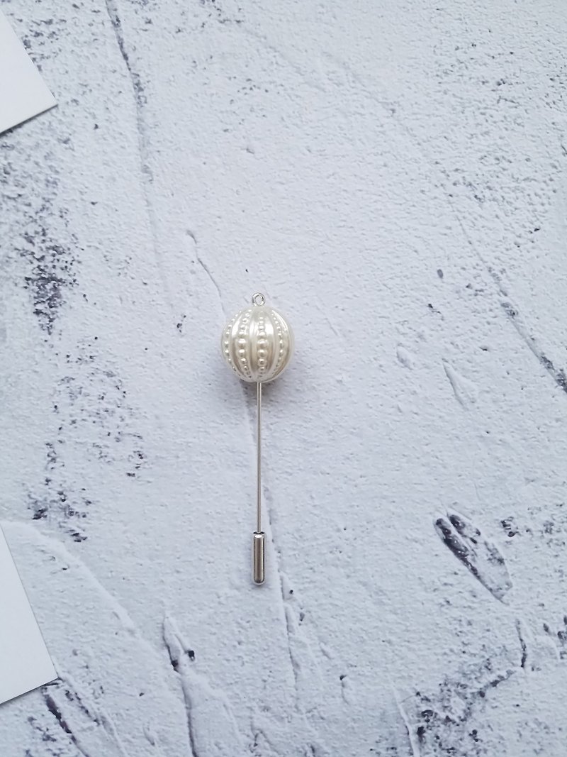 カボチャの真珠のブローチの胸花が新郎の1文字の針の針の針を挿します - ブローチ - 真珠 ホワイト