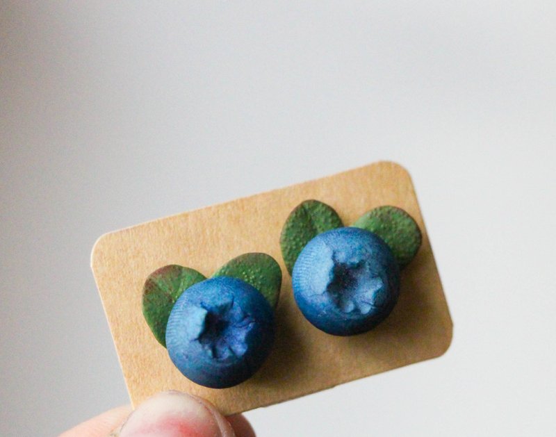 Blueberry stud earrings Berry earrings Gift for a vegan Summer jewelry - ต่างหู - ดินเหนียว สีน้ำเงิน