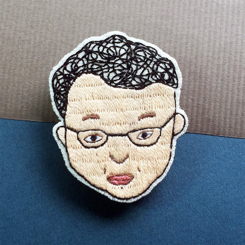 Hand embroidered face-painted portrait pin/patch portrait embroidery | Customized gift - Brooches - Thread Multicolor