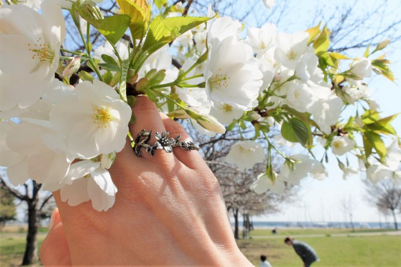 Dignified cherry blossom double ring/free size - แหวนทั่วไป - โลหะ สีเงิน