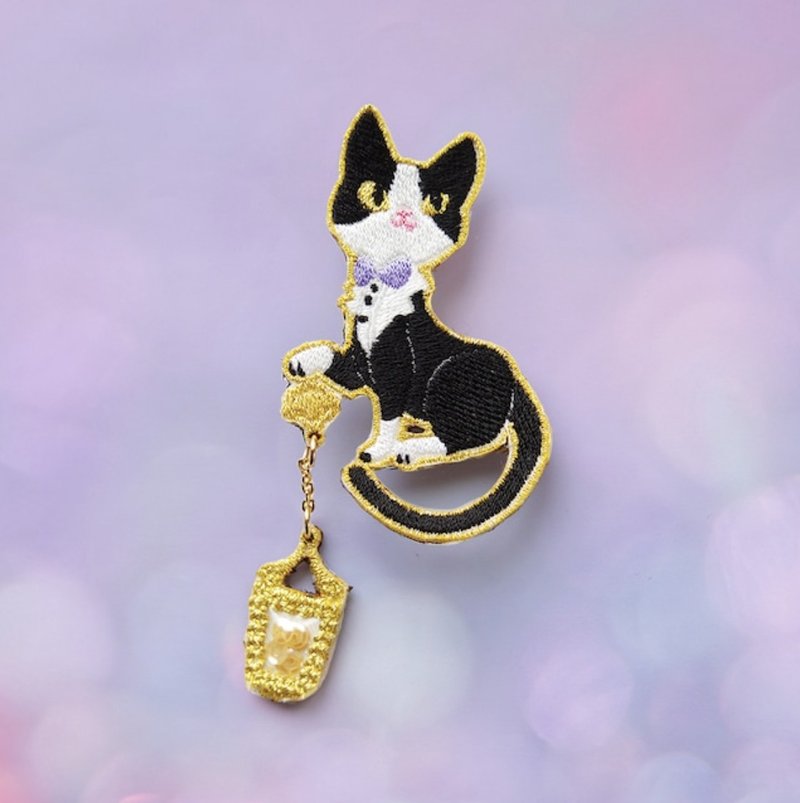 Cat with lantern /embroidery charm&brooch - เข็มกลัด - งานปัก สีดำ