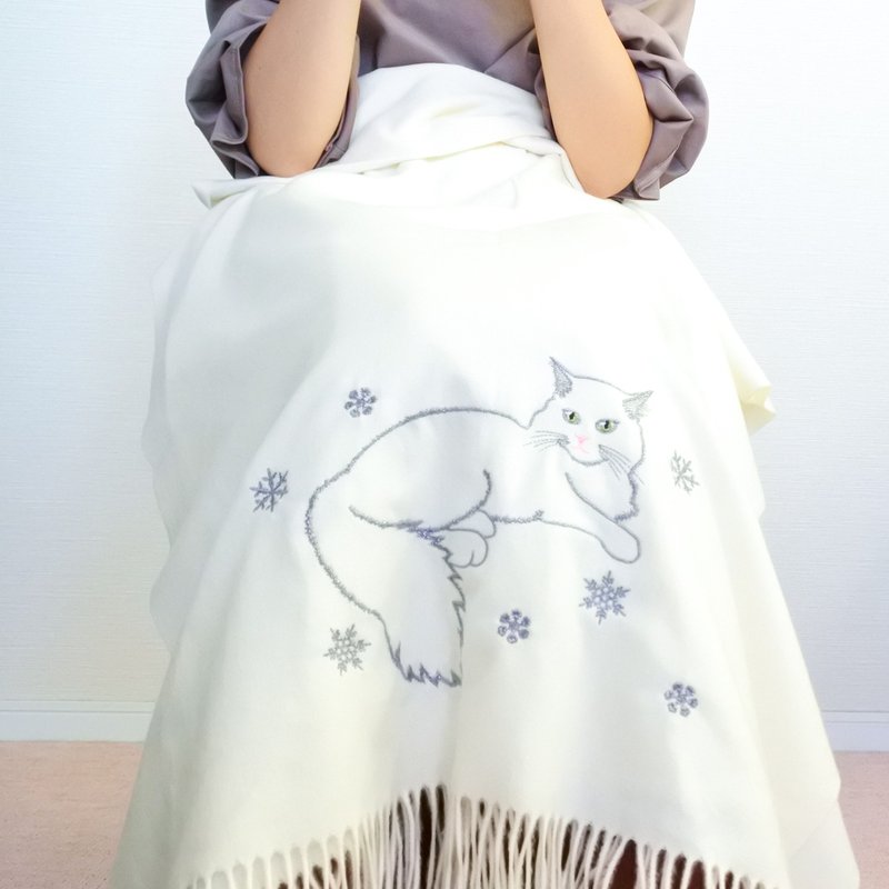 White cat stole with white embroidery/muffler/throw - Knit Scarves & Wraps - Acrylic White