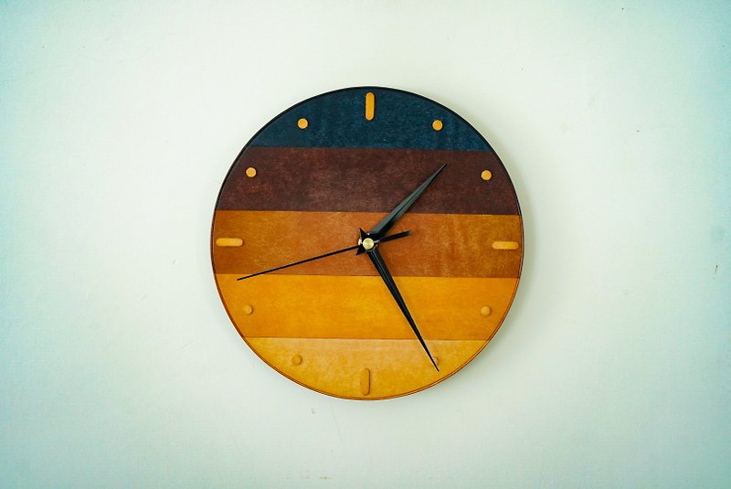 香港製の置時計・掛け時計革時計【色合わせ・刻印無料カスタマイズ可能】 - 時計 - 革 多色