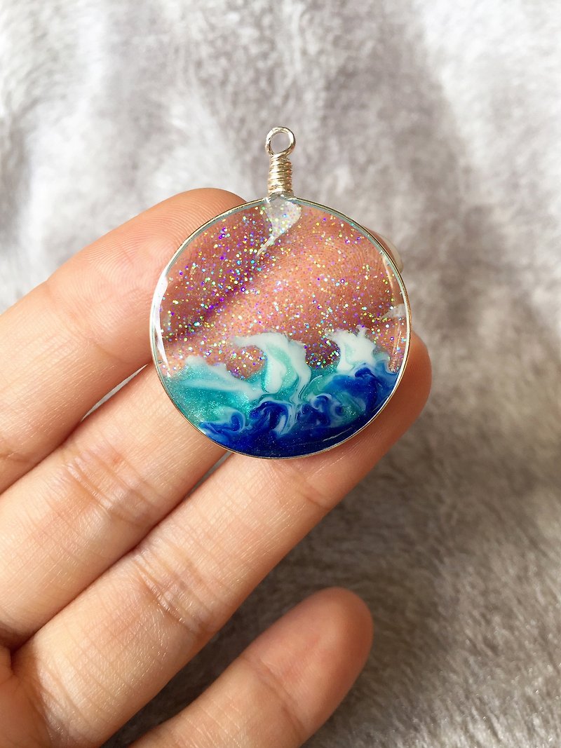 Exclusive-【Wave】Handmade Artistic Ocean Jewelry. Resin Seascape Painting Pendant - พวงกุญแจ - เรซิน 