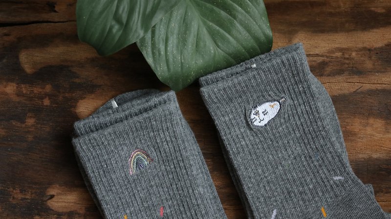 Jeep Cloud & Rainbow Waltz Embroidered Cotton Socks/Socks - อื่นๆ - งานปัก สีเทา