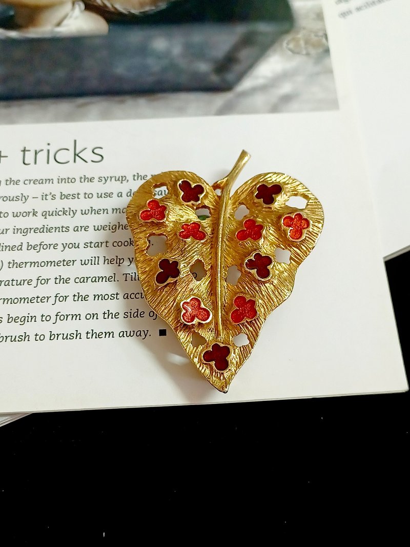 vintage jewelry Florenza 金色鏤空琺瑯四葉草葉形  別針 胸針 - 胸針 - 其他金屬 