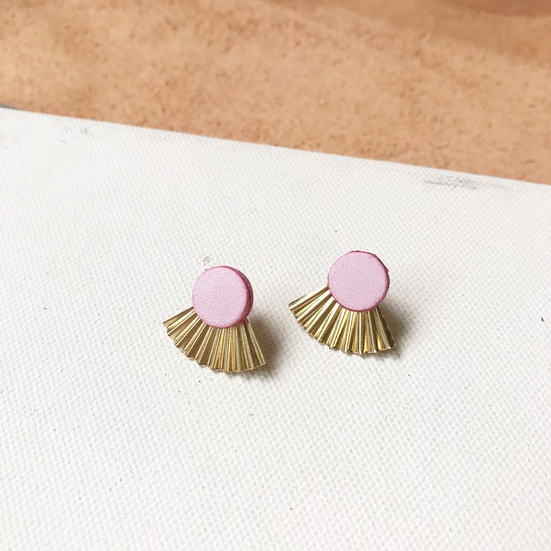 皮革耳環_日式古典_櫻花粉 (可改夾) - 耳環/耳夾/耳骨夾 - 真皮 粉紅色