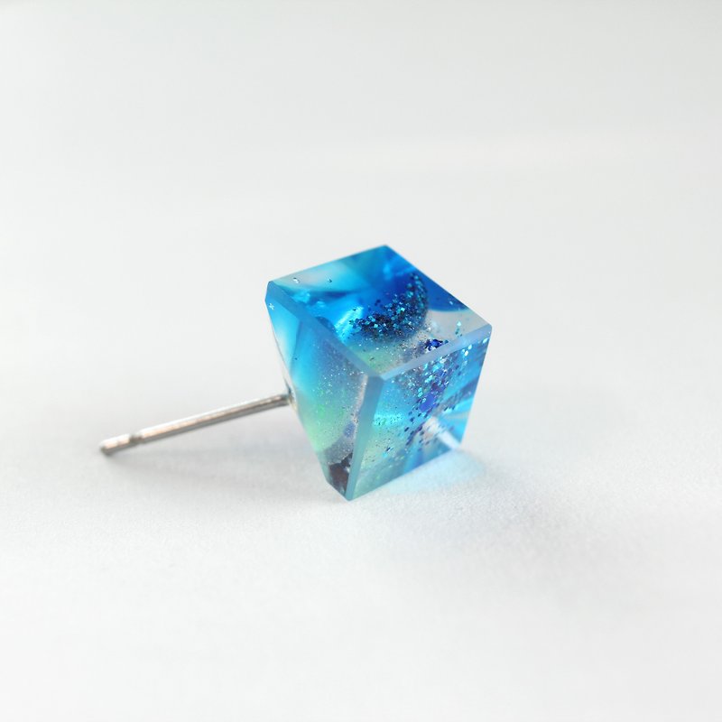 七個星期天 / 樹脂耳環 - 單隻 / 冰晶方塊 海藍 透明 薄荷綠 - 耳環/耳夾 - 樹脂 藍色