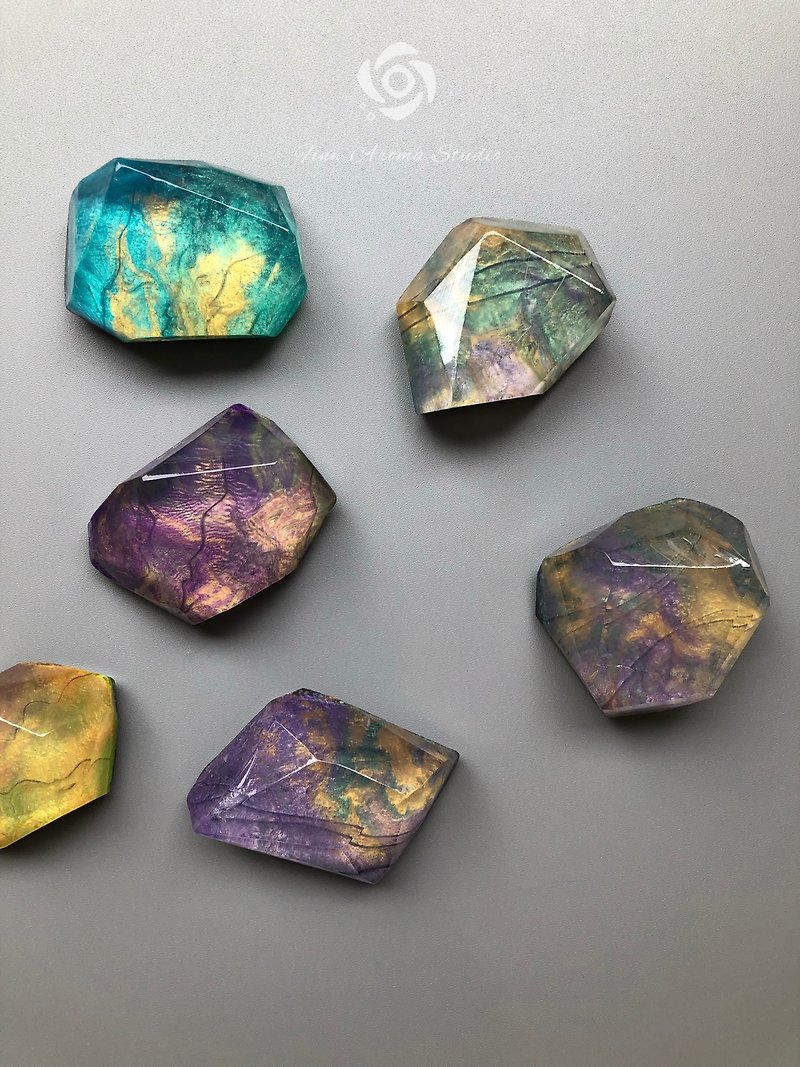 Labradorite Gemstone Soap Handmade Soap (Large Gemstone Single Packing) - Soap - Semi-Precious Stones Multicolor