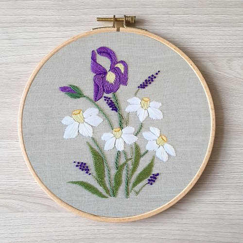 Embroidery Dreams 刺繡 蝴蝶 Iris and daffodils hand embroidery DIY, Floral pattern pdf