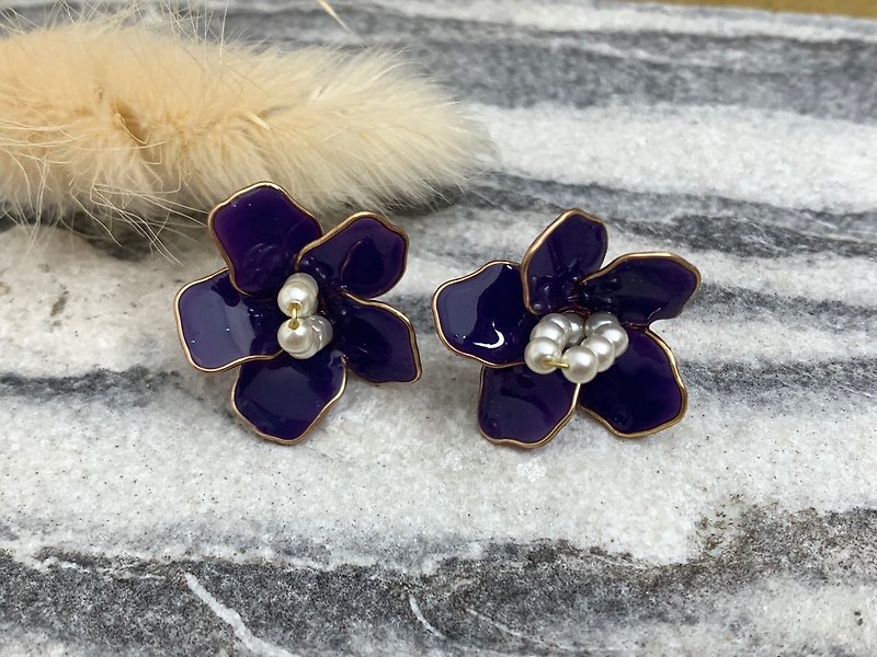 Hibiscus flower earrings resin hand-made earrings - ต่างหู - เรซิน 