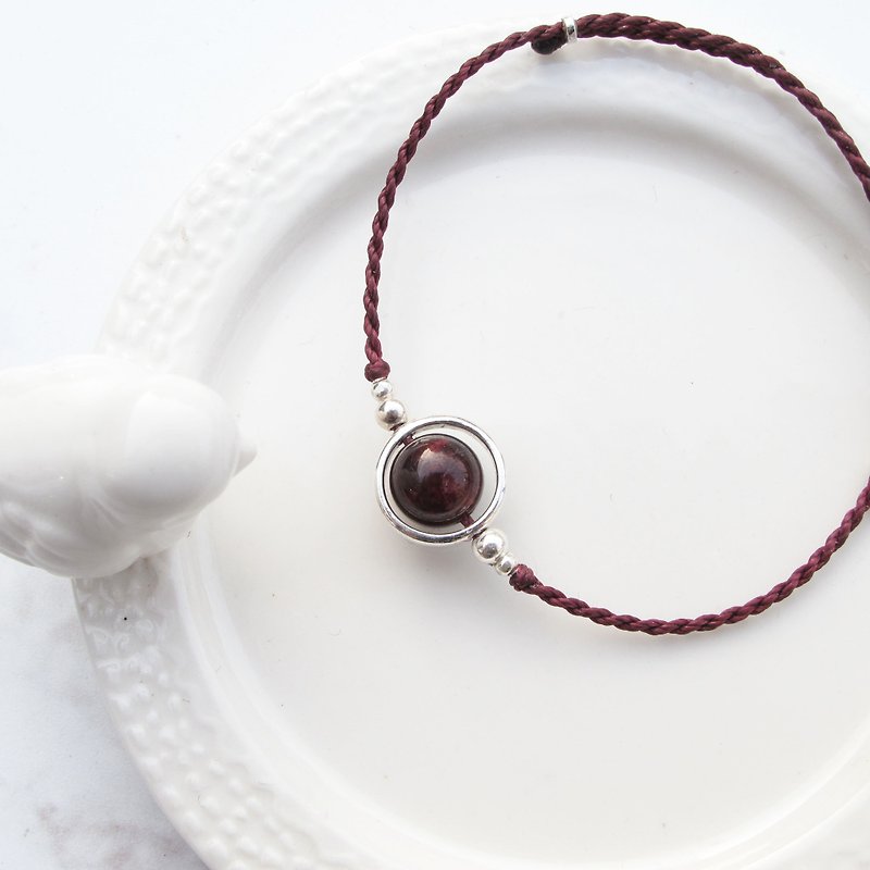 Big staff Taipa [handmade silver] red garnet × globe Brazilian wax rope bracelet wine red - Bracelets - Semi-Precious Stones Multicolor