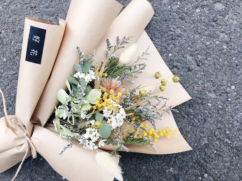 [Good] Kasuga dried flower bouquet of dried bouquet of forest-based green and yellow color New Year's Valentine's Day bouquet leather wrapping paper (M) - ตกแต่งต้นไม้ - พืช/ดอกไม้ สีเหลือง
