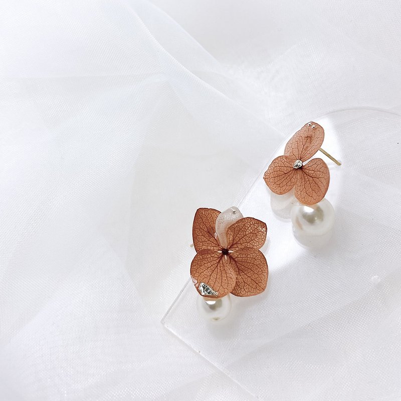 Nuan Tang • pressed flower handmade earrings - ต่างหู - พืช/ดอกไม้ 