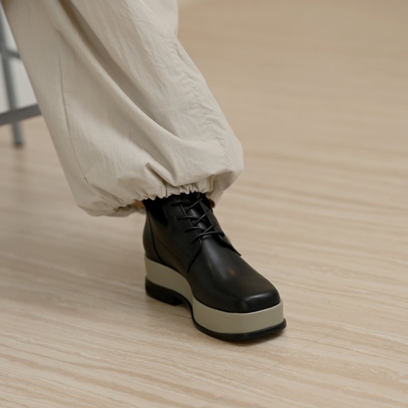 方頭襪布拼接-厚底切爾西靴-黑灰色 - 女短靴/中筒靴 - 真皮 黑色