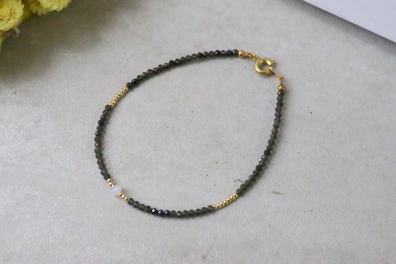 Blue kyanite moonstone brass bracelet 0448 Poseidon - สร้อยข้อมือ - เครื่องเพชรพลอย สีดำ