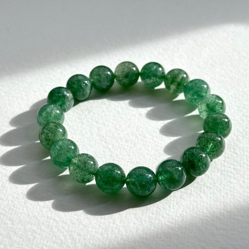 [Optimistic and Positive] Green Strawberry Crystal Pure Bead Bracelet Personal Charm and Personal Charm to Resolve Self-Conflicts - Bracelets - Semi-Precious Stones Green