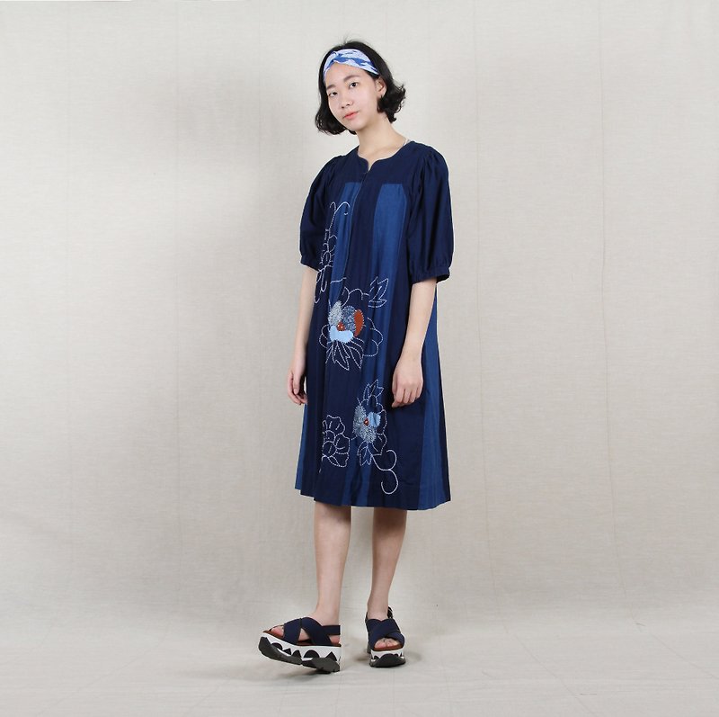 [Egg plant ancient] blue dye peony cotton patch embroidery embroidered ancient dress - ชุดเดรส - ผ้าฝ้าย/ผ้าลินิน สีน้ำเงิน