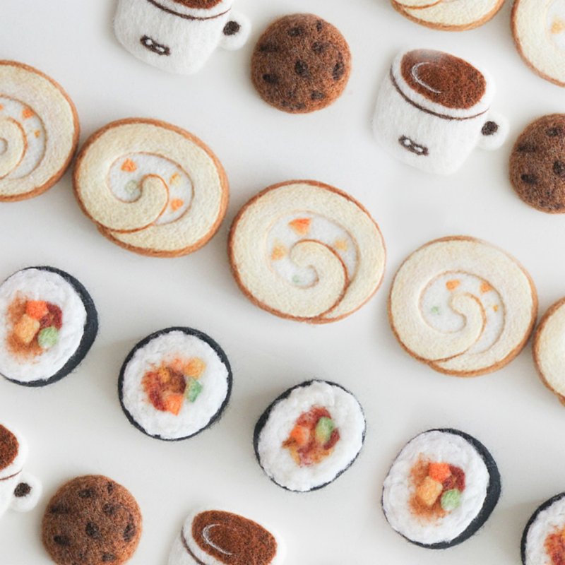 Wool felt hand-made dessert series sushi cake cookie coffee original handmade magnet refrigerator magnet jewelry - Magnets - Wool White