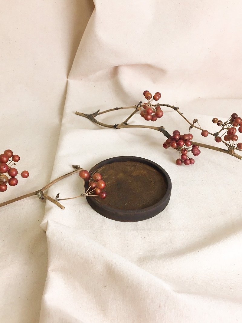 Tea Rust Round Cement Coaster/ Flower Pot Base/ Utensils/ Decorative Plate Natural Dye - Plants - Cement Brown
