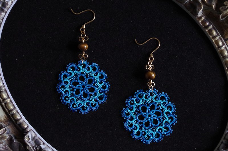 Tatting lace and tiger eye earrings - ต่างหู - ผ้าฝ้าย/ผ้าลินิน สีน้ำเงิน