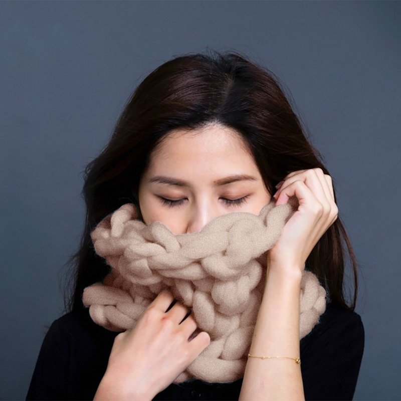 【盲藤手作-川】粗線100%純羊毛編織圍脖/燕麥 - 圍巾/披肩 - 羊毛 卡其色