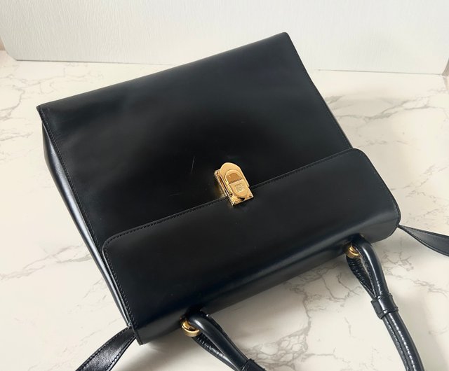 希少な中古ロエベ ブラックゴールドバックル ケリー サイド ショルダー