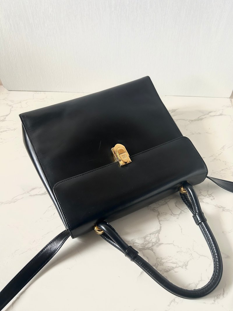 稀有中古二手Loewe黑色金扣凱莉側背孭斜揹皮革小包手提單肩手袋 - 側背包/斜背包 - 真皮 黑色
