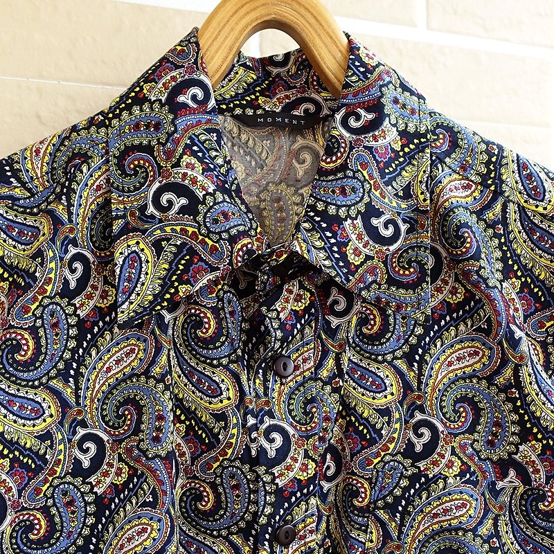 │Slowly │ multicolor whirlpool amulet - ancient shirt │ vintage. Retro. - เสื้อเชิ้ตผู้ชาย - วัสดุอื่นๆ หลากหลายสี