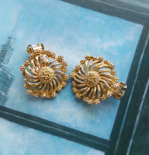 老時光角落 Vintage Jewelry 西洋古董飾品 旋轉太陽花 刷金 夾式耳環