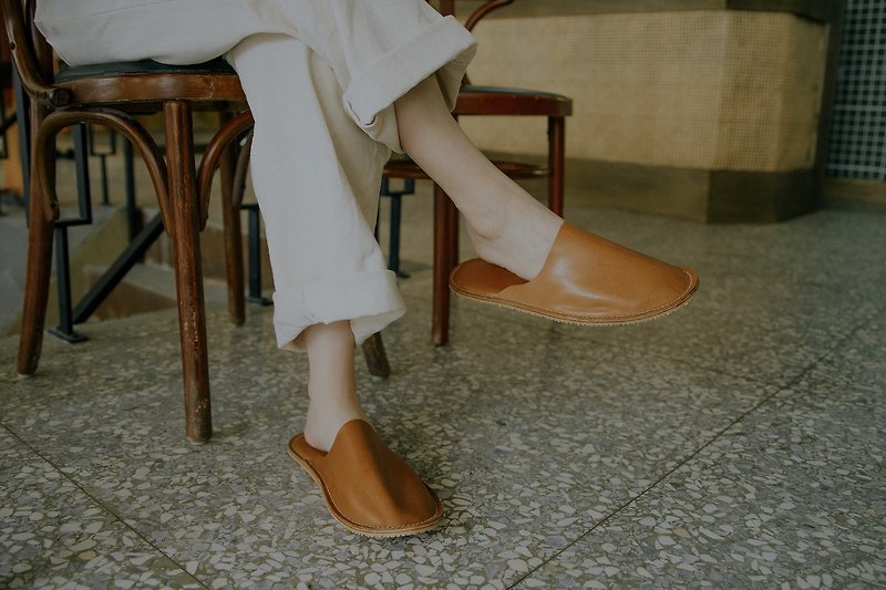 Leather Out of Stock_YWC Indoor Leather Slippers All Inclusive Style_Caramel Color - รองเท้าแตะในบ้าน - หนังแท้ สีนำ้ตาล