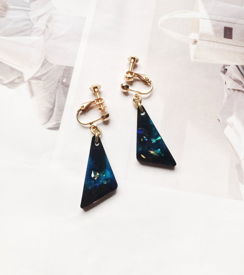 La Don - Earrings - Render - Long oblique triangle night sky blue star ear clip / ear clip - Earrings & Clip-ons - Acrylic Blue