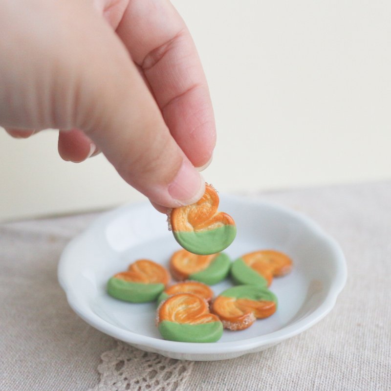 Off-centre Matcha Butterfly Single Earring Genji palmier - ต่างหู - ดินเหนียว สีเขียว