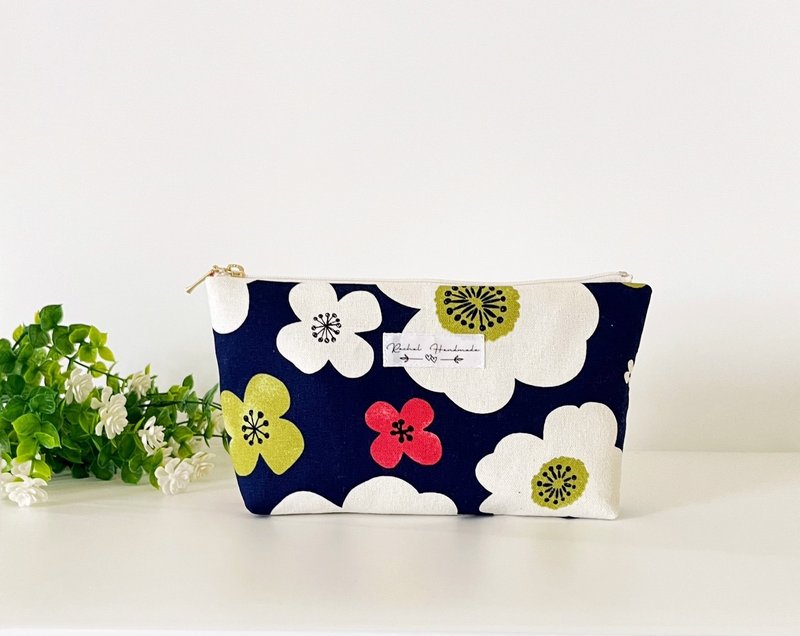 [Nordic Flowers at All Years] Zipper bag/cosmetic bag/pencil bag - กระเป๋าเครื่องสำอาง - ผ้าฝ้าย/ผ้าลินิน 