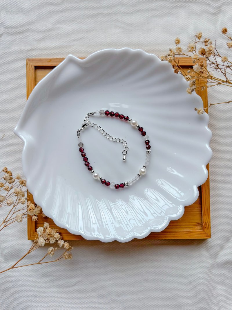 Crystal design /// Stone/blue moonlight/pearl - Bracelets - Crystal Red