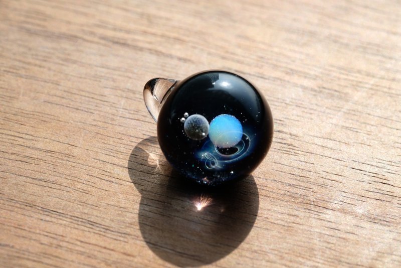 One-bite Galaxy (Valentine) 一口宇宙琉璃吊墜 19 (雙星球) - 頸鏈 - 玻璃 黑色