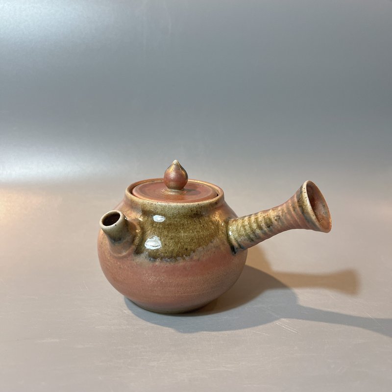柴燒重落灰側把茶壺 / 小平凡手作 - 茶壺/茶杯/茶具 - 陶 