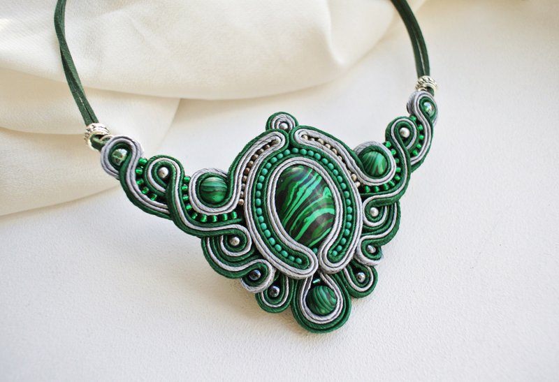 孔雀石项链 Green statement necklace, Malachite stone Soutache embroidered necklace - 項鍊 - 石頭 綠色