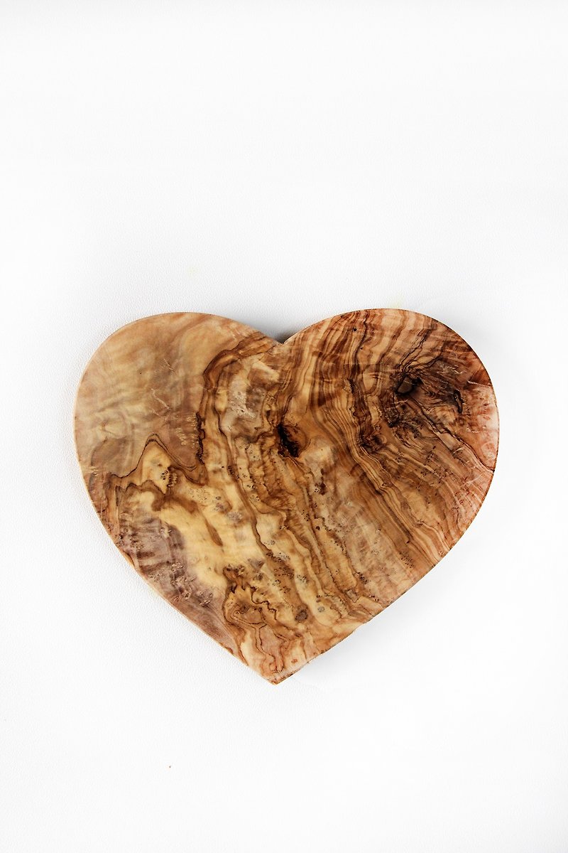British Naturally Med boutique kitchen olive wood integrated solid wood love shape cutting board/dining board - Cookware - Wood Brown