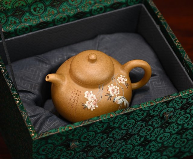粉彩 三足鼎 紫砂壶名家作品欣赏_三足乳鼎壶- 陈壶