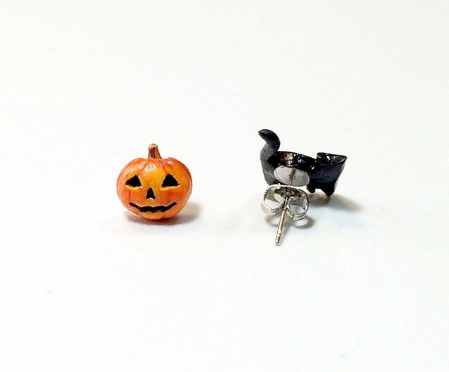 ハロウィンかぼちゃ＆黒猫のイヤリング、猫スタッドピアス - ショップ