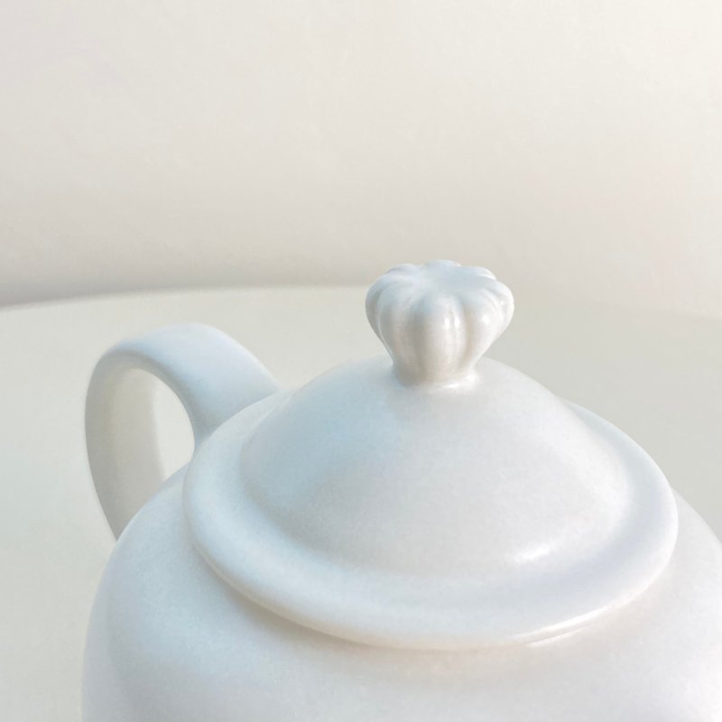【茶具】白瓷英式紅茶壺-菊瓣蓋鈕 - 茶壺/茶杯/茶具 - 瓷 白色