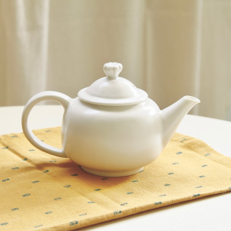 【白磁茶器】菊弁蓋つまみ - イングリッシュティーポット - 急須・ティーカップ - 磁器 ホワイト