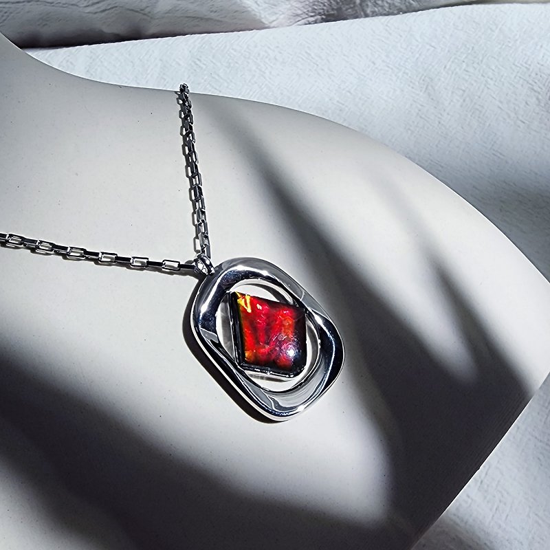 Gold system 925 Silver diamond-shaped red spot colored Stone titanium steel necklace all natural without splicing Canadian spotted snail - Necklaces - Crystal Red