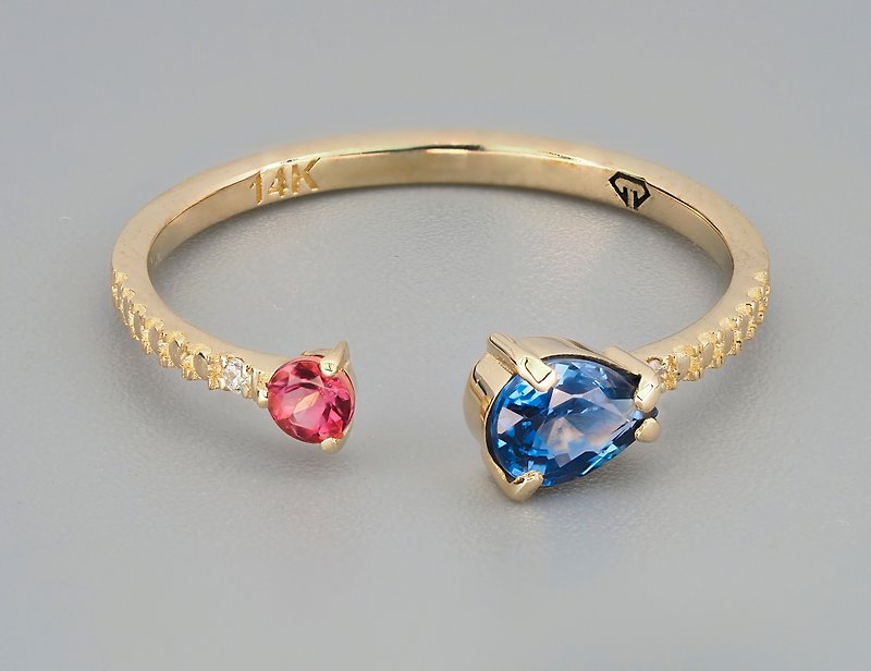 Sapphires and diamond ring