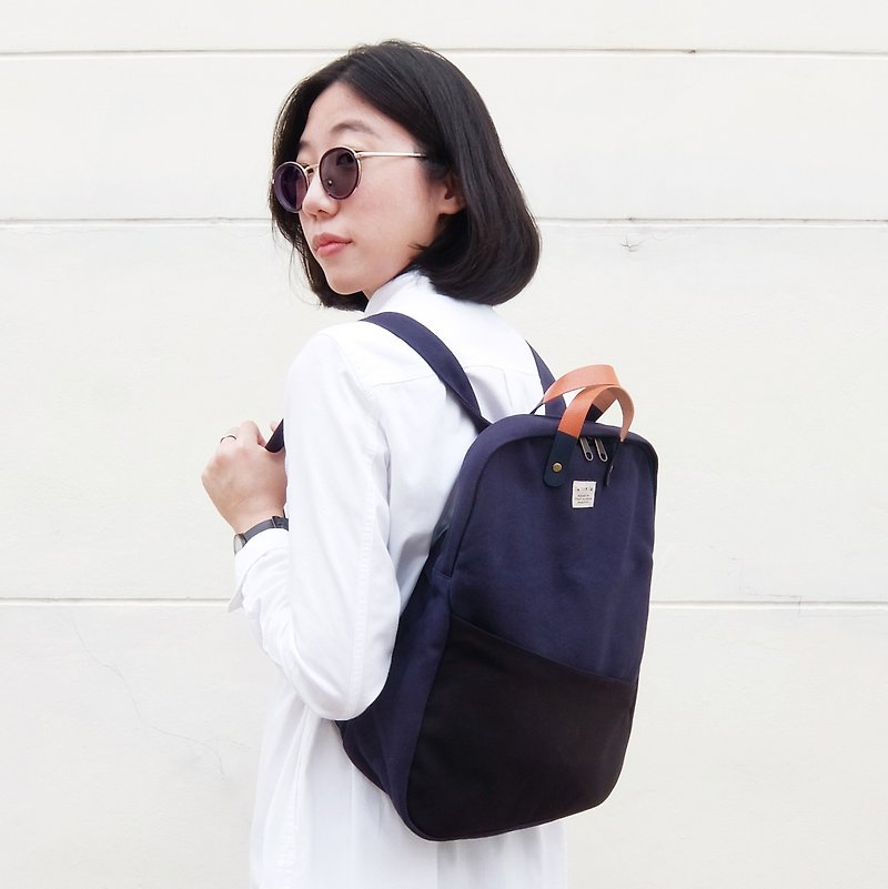 Navy girl backpack : 3 ways bag : backpack, sling bag, handbag - กระเป๋าเป้สะพายหลัง - ผ้าฝ้าย/ผ้าลินิน สีน้ำเงิน