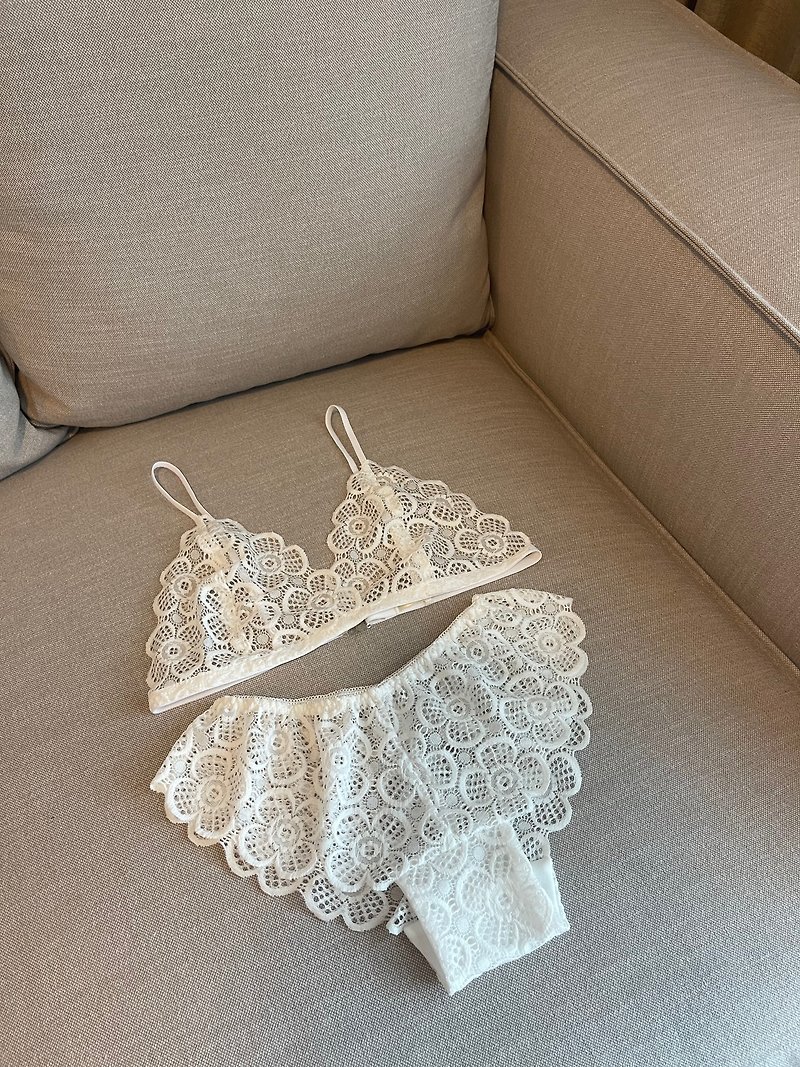 See-through lace bra + underwear set - 女內衣褲 - 其他材質 白色