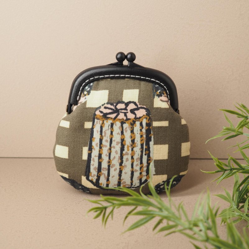 【一顆可麗露】零錢包#小口金包#可愛#日系#收納 - 零錢包/小錢包 - 棉．麻 卡其色