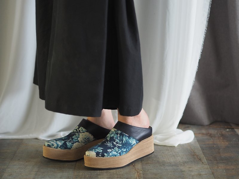 Love Flower Muller - Miss Chill - รองเท้าแตะ - วัสดุอื่นๆ สีน้ำเงิน